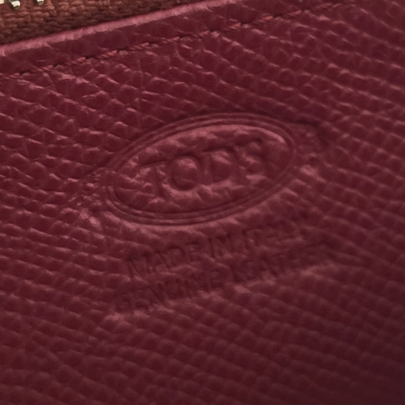 TOD’S Long Flap Continental wallet in Deep Pink. Made in Italy. - Picture 11 of 14